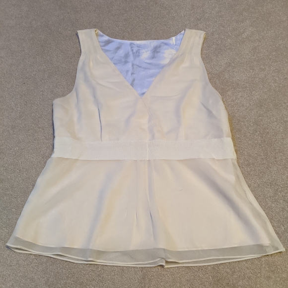 Fancy sleeveless v-neck top - Picture 7 of 15